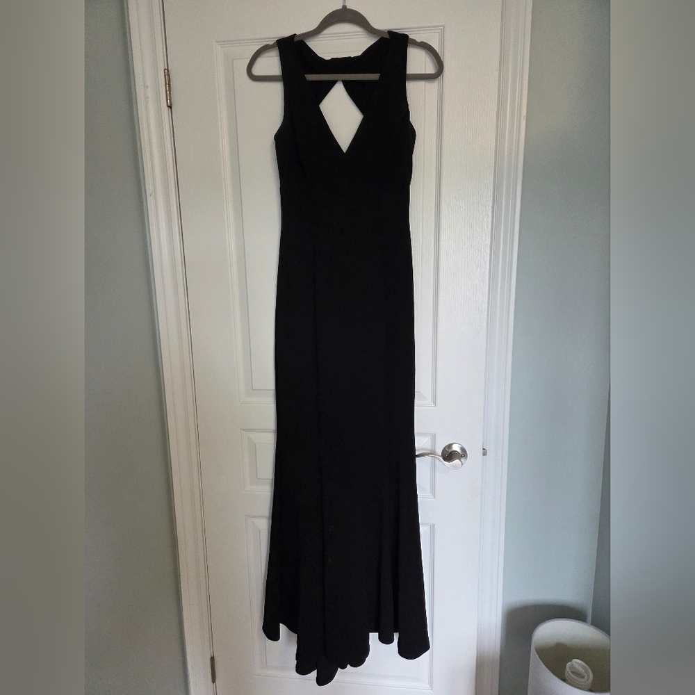 Vince Camuto Black Sleeveless V-Neck Maxi Dress
